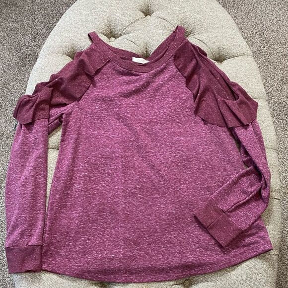 ‎Ruffled Cold Shoulder Sweatshirt - Picture 4 of 7